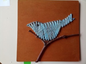 Pássaro realizado com lã.